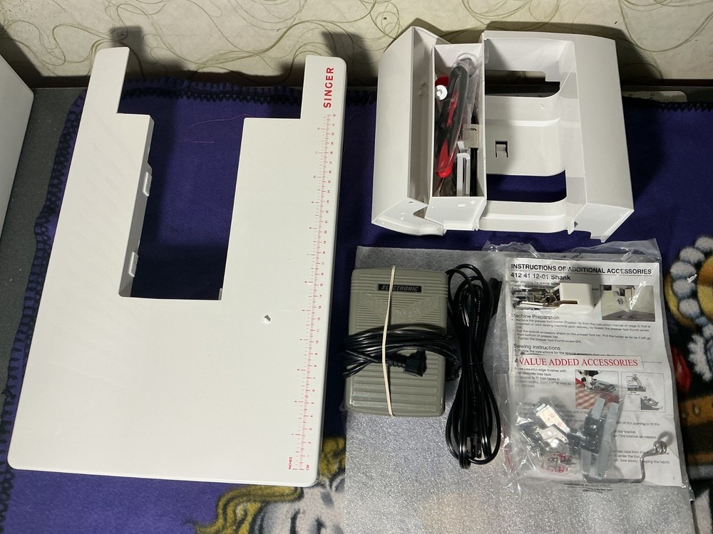 SINGER Quantum Stylist 9960 Computerized Sewing Quilting Machine (White)