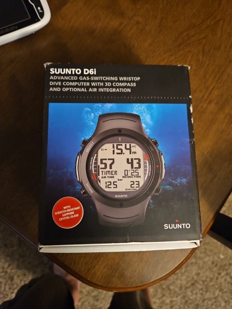 Suunto D6i All-Black Wrist Dive Computer - Open Box, Never Used