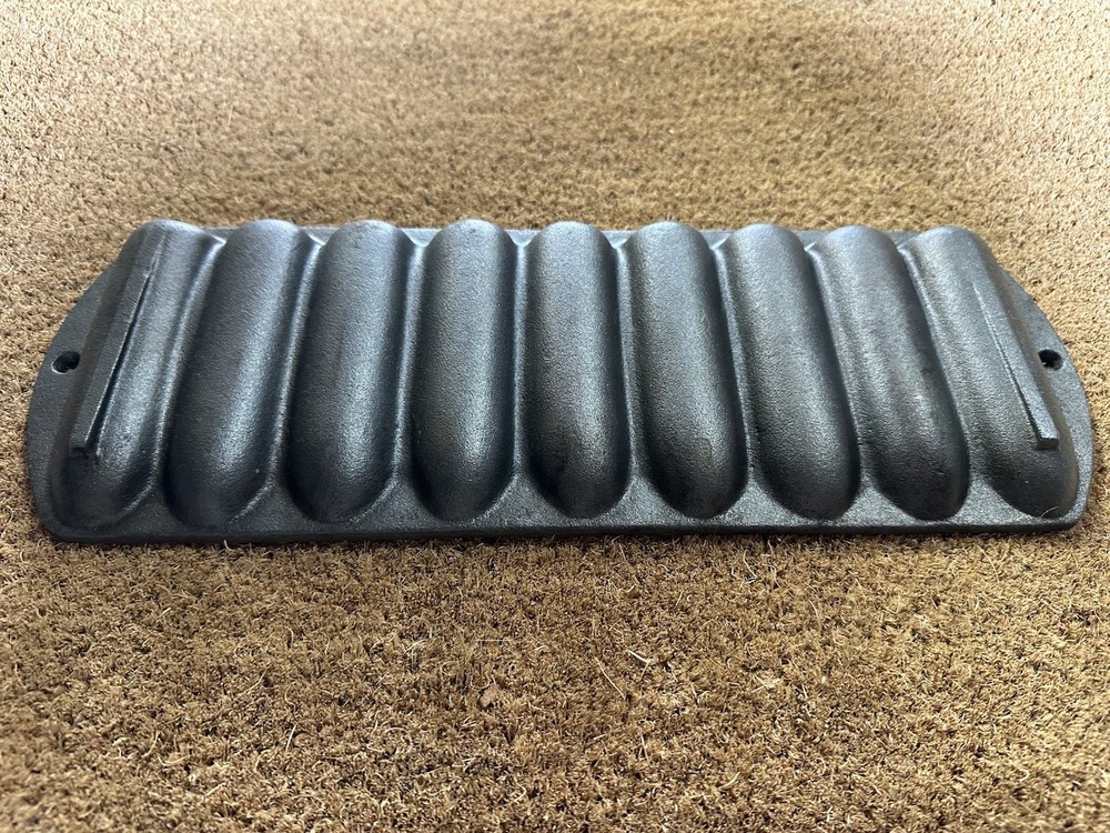 Cast Iron Corn Stick Pan 9 Ear Cornbread Mold Bakeware Vintage