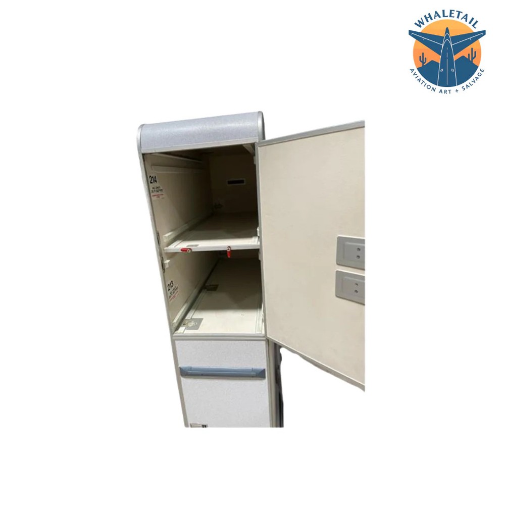 737 Galley Closet