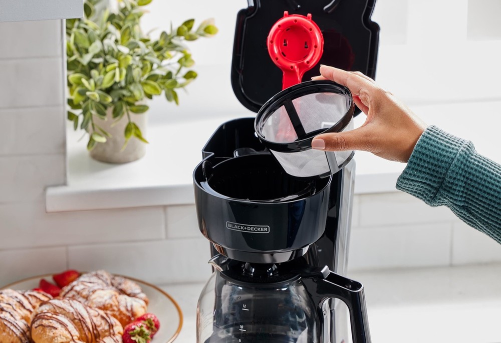 BLACK+DECKER 12-Cup Drip Coffee Maker with Easy On/Off Switch