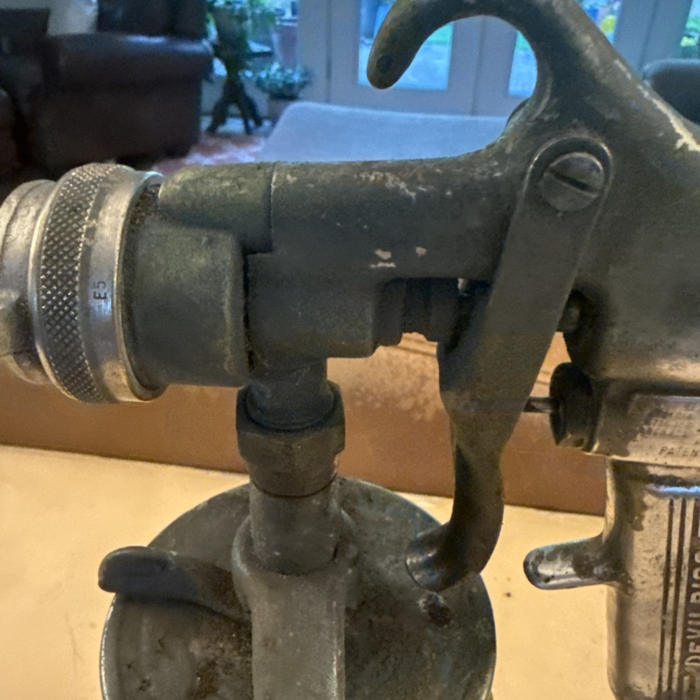 DeVilbiss Type MBC Spray Paint Gun No. 30 Nozzle & Can