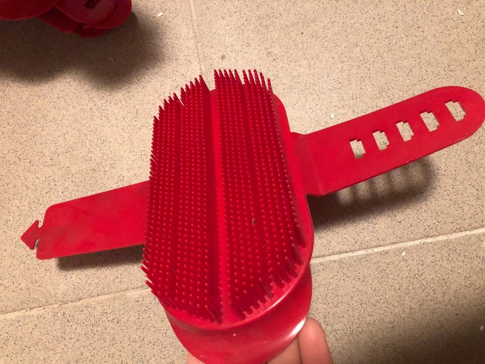 Plastic Curry Comb with Adjustable Strap Horse Pony Care Grooming