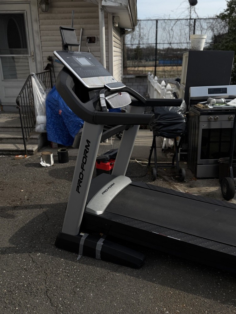 ProForm Pro 2000 Electric Treadmill Touchscreen Bluetooth iFit 50 Programs