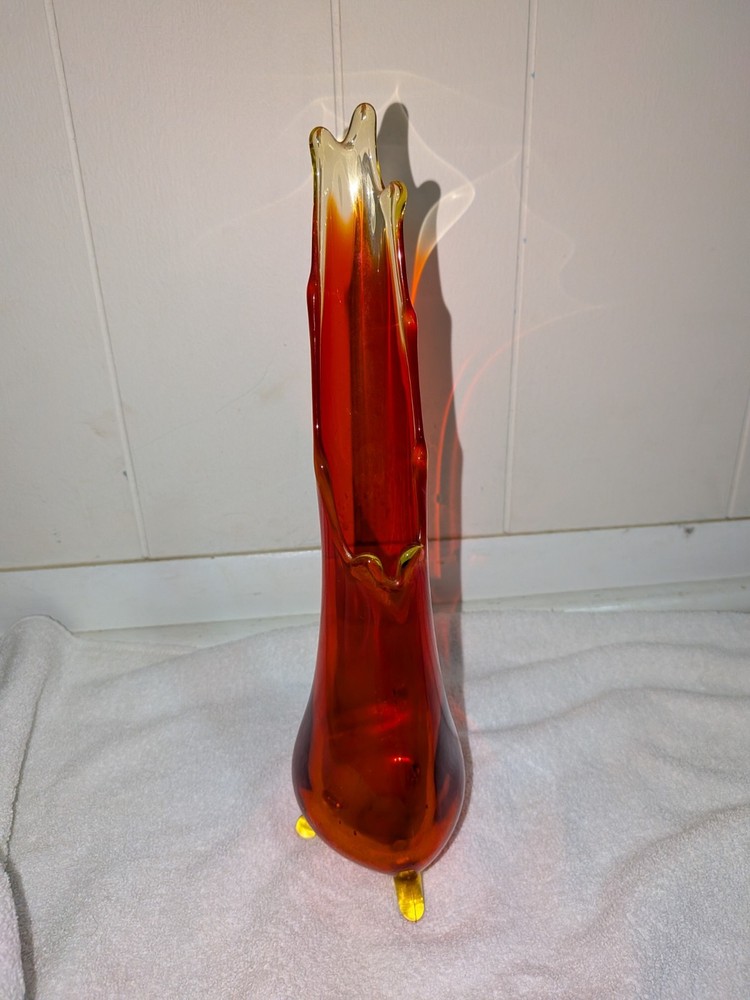 L.E. Smith Swung Vase