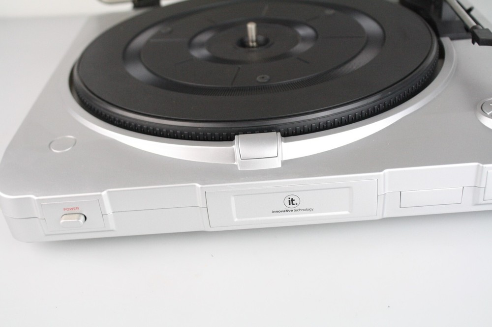 INNOVATIVE TECHNOLOGY IT ITUT-201SVR USB TURNTABLE (Needs New Needle)
