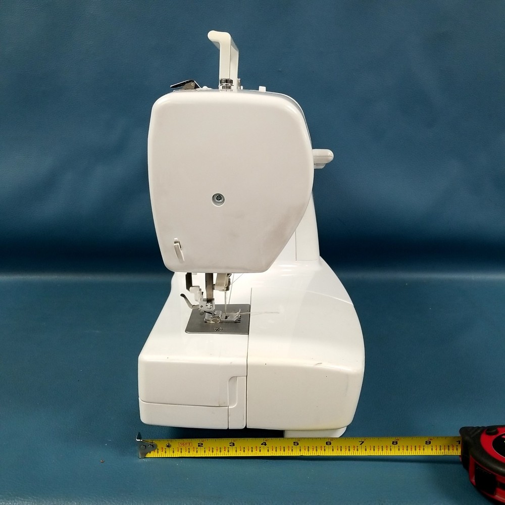 UNTESTED / No Pedal - Singer 2932 Sewing Machine 34 Stitch Patterns Beginners