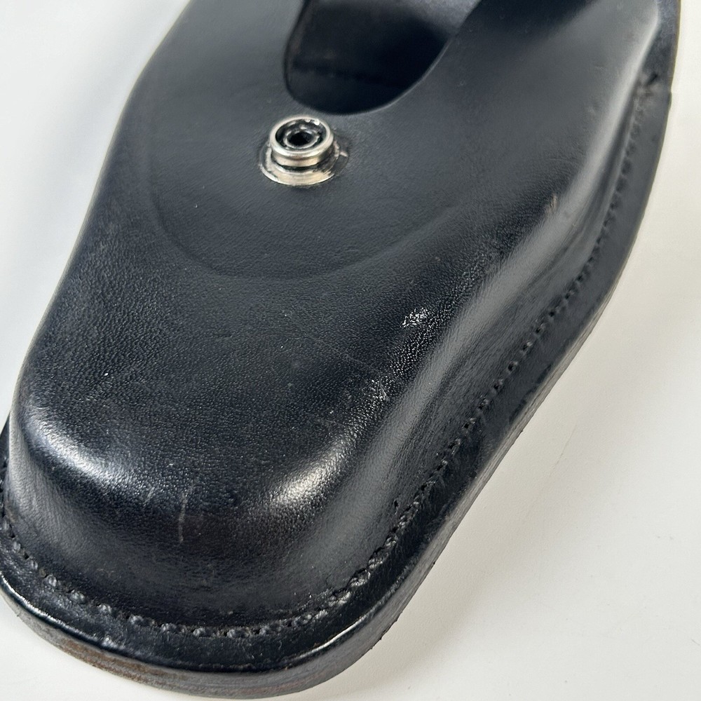 Point Blank Leather Works P332 black Leather handcuff case closed top