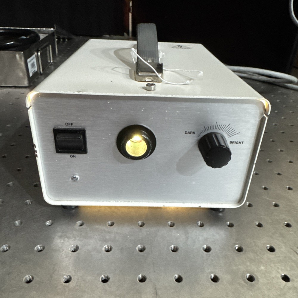 FIBEROPTIC MEDICAL LIGHT SOURCE. MODEL: ALS-8000