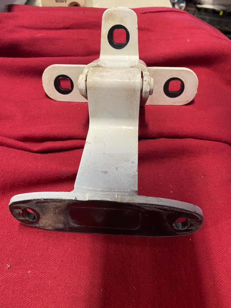 FREIGHTLINER CASCADIA DOOR HINGE LOWER, BOTTOM