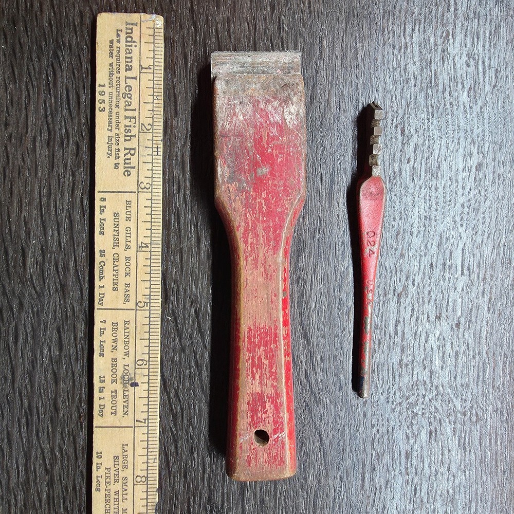 VINTAGE RED DEVIL WOOD HANDLE PAINT SCRAPER AND GLASS CUTTER