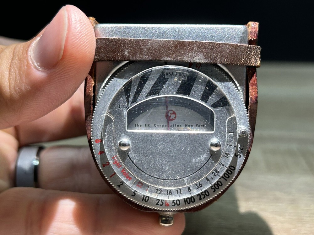 Vintage FR EM-1 Selenium Light Meter w & Leather Case