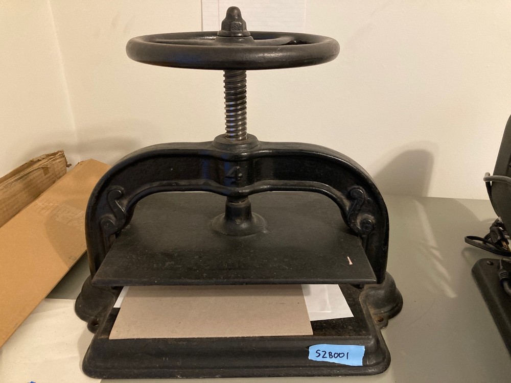 Manual Cast Iron Paper Flattener Book Press