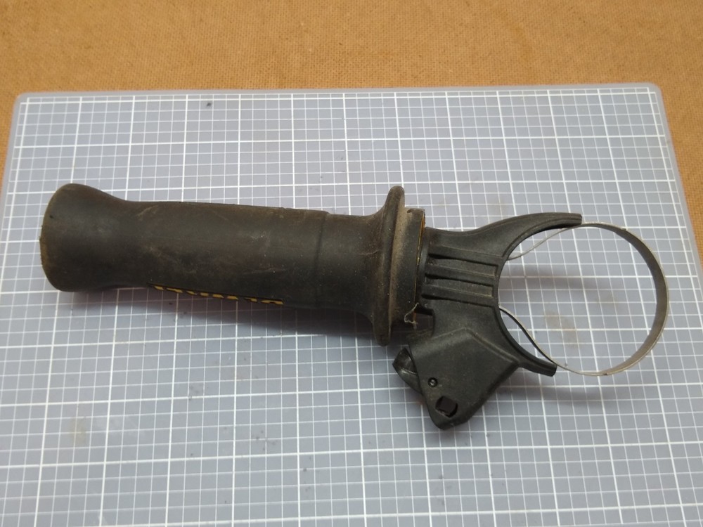 DeWalt Side Handle Compatible With DCH263 Hammer drill