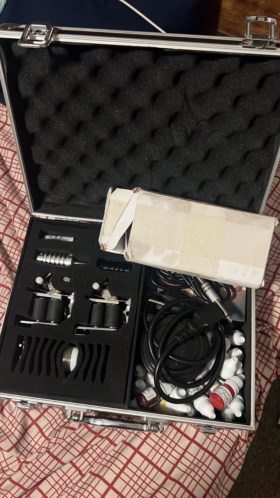 tattoo gun and needles