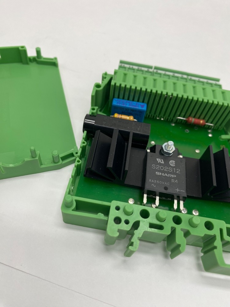 Phoenix Contact Solid State Relay (SSR) module 8A/120/240vac single ph S202S12