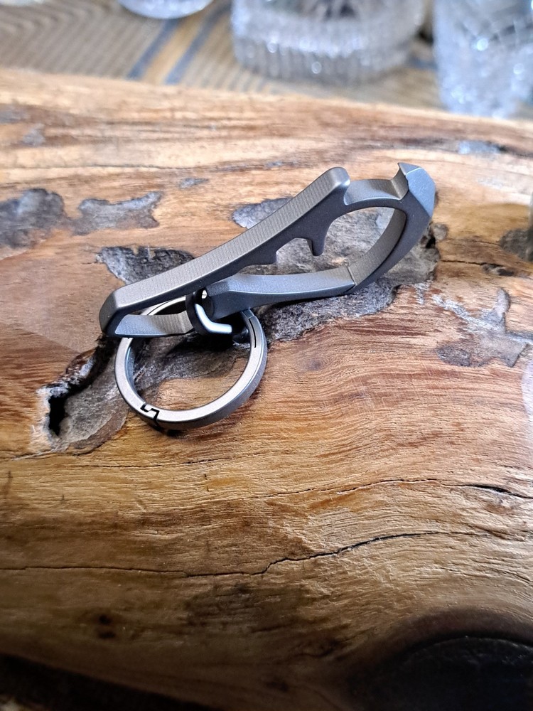 EDC TITANIUM MULTI-TOOL CARABINER KEYCHAIN