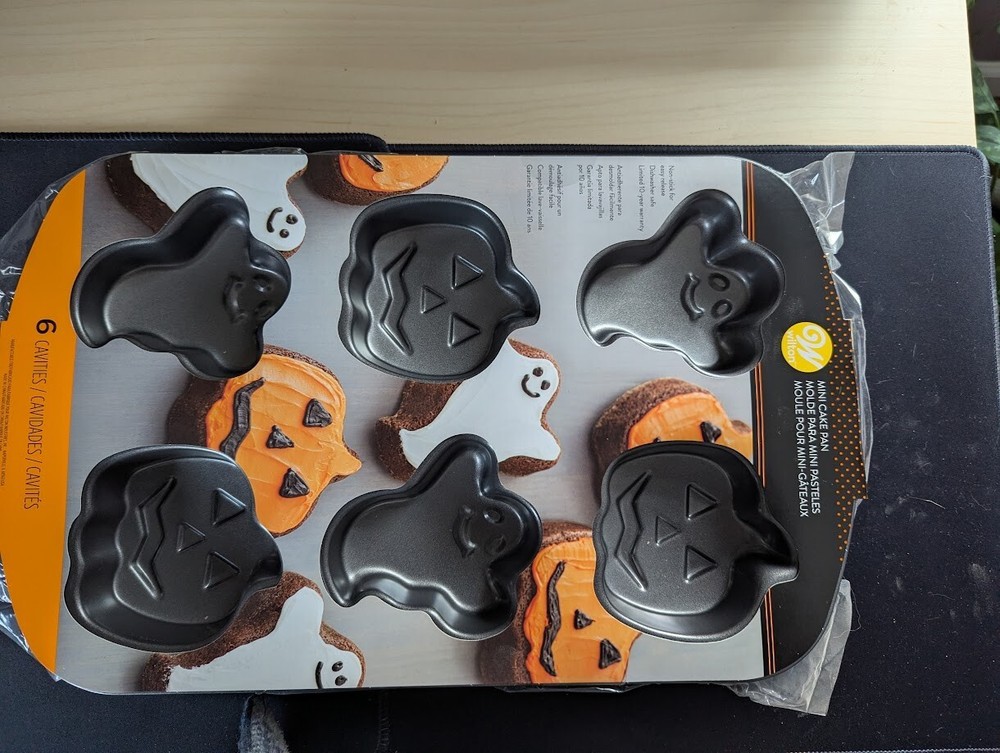 Wilton Mini Cake Cupcake Baking Pan Halloween Ghost Pumpkin 6 Cavity