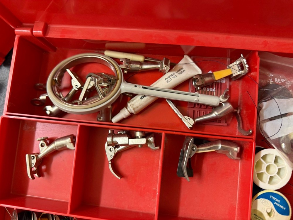 Bernina 830 Record Sewing Machine with Everything Pictured - WORKS