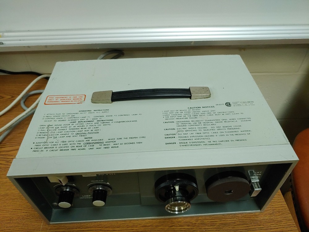 Karl Storz Twin Cold Light Source/Illuminator Model 483C