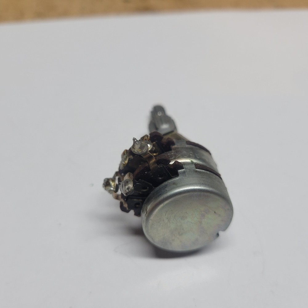 AKAI 4000DS MKll Mic/Line potentiometer left side.