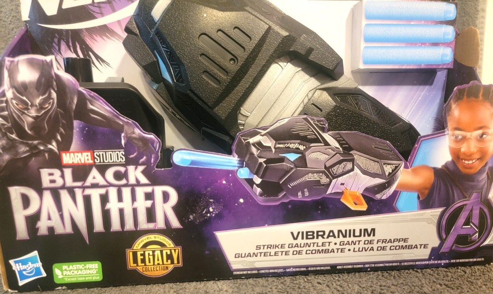MARVEL BLACK PANTHER VIBRANIUM STRIKE GAUNTLET includes 3 darts