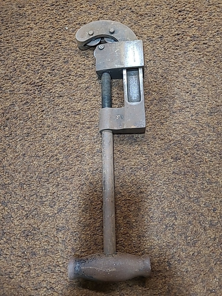 Antique Erie Tool Works 2" Pipe Cutter