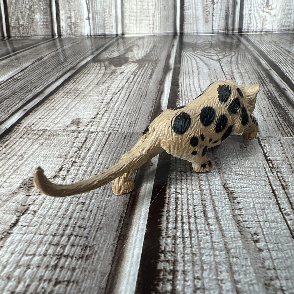 K&M international Clouded Leopard Figure