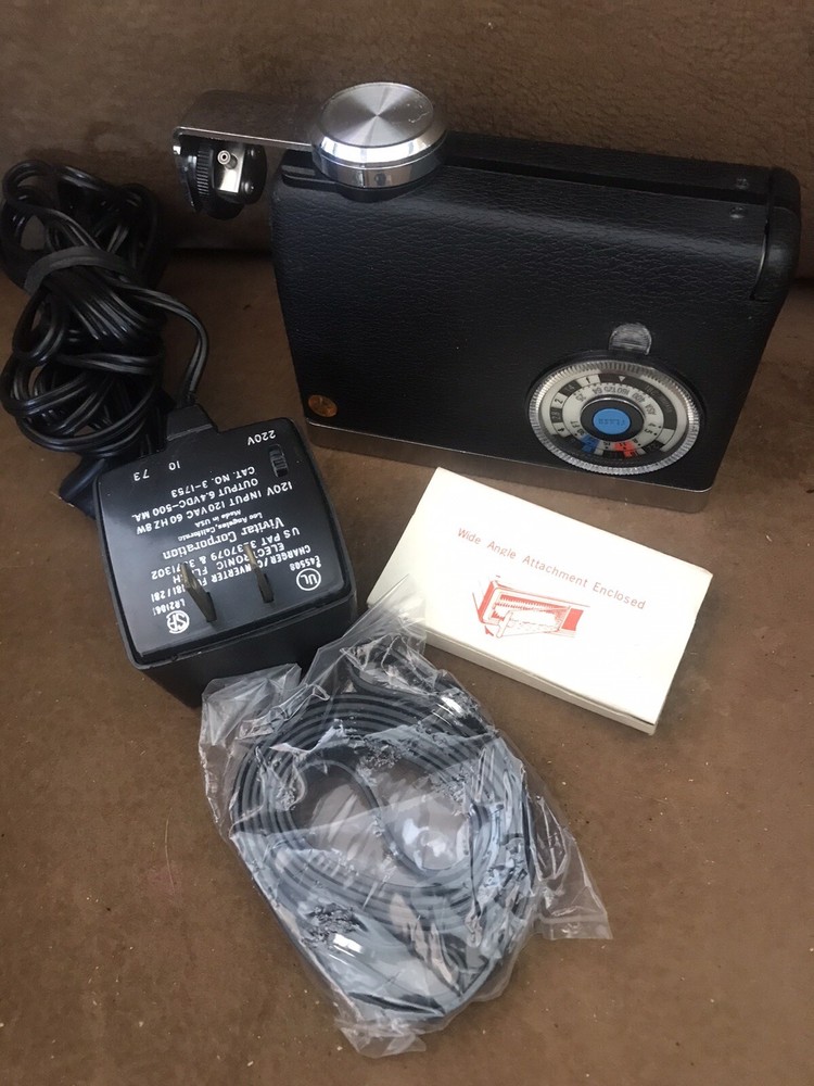 Vintage Vivitar Automatic 281 Electronic Flash Camera with Box and Case
