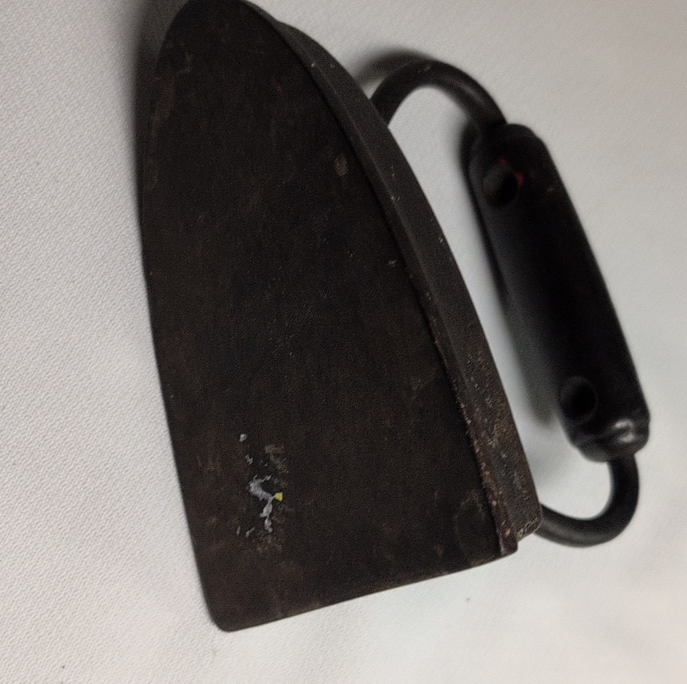 B & O Co No. 6 Antique Black Cast Iron Sad Iron with Patterned Handle