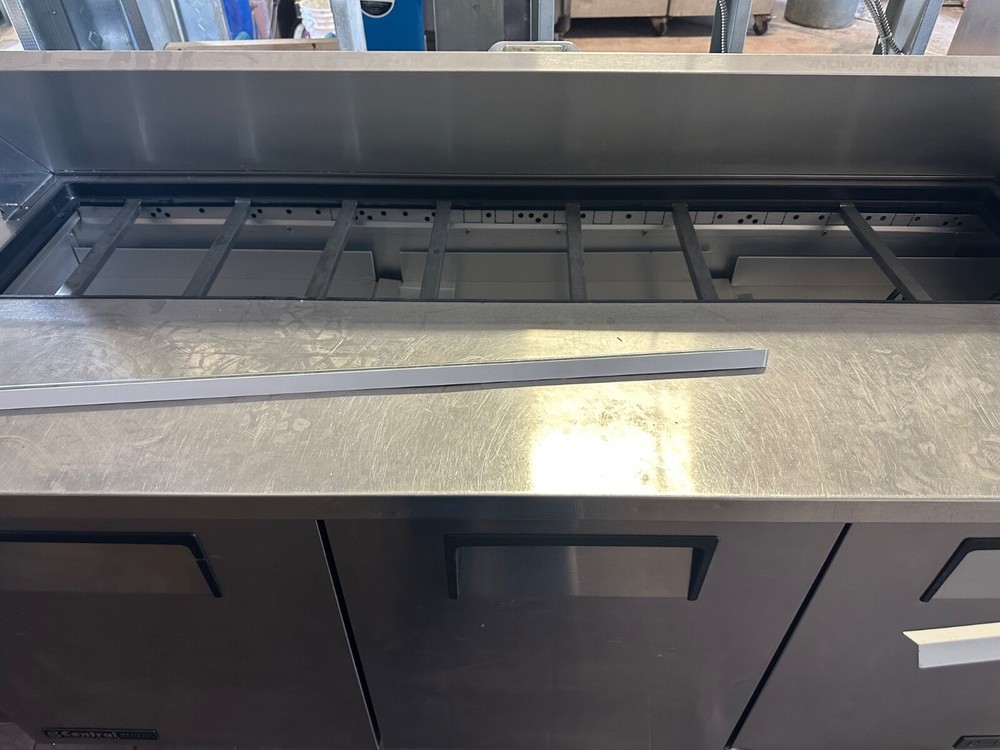 sandwich prep table