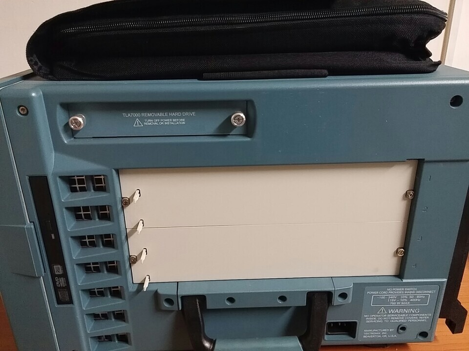 Tektronix TLA7012 Logic Analyzer mainframe only, without grabber