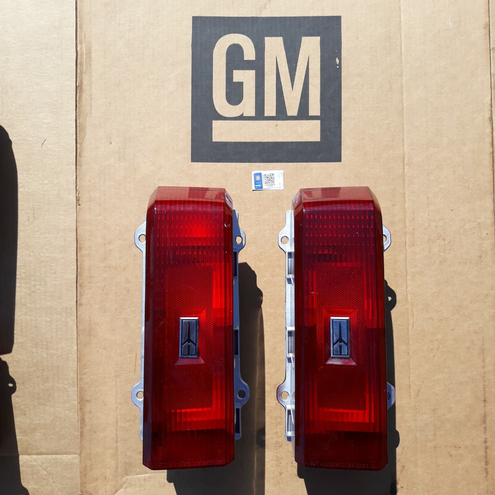 1984, 1985, 1986 Oldsmobile Cutlass, Cutlass Supreme Tail Lights, tail light set