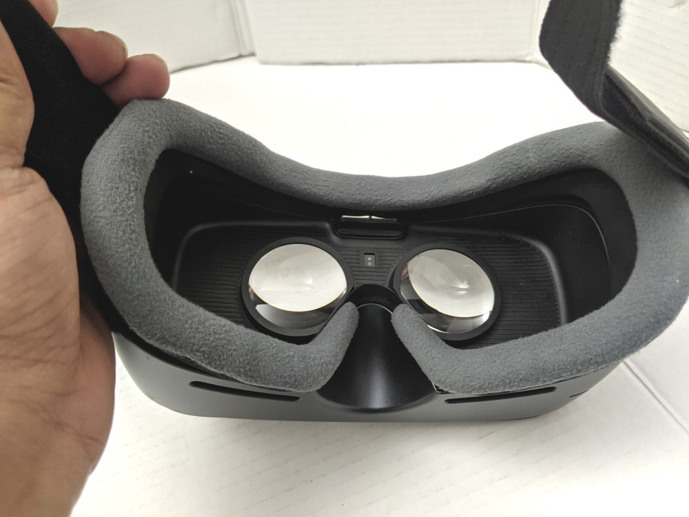 Samsung Gear VR Headset & Controller