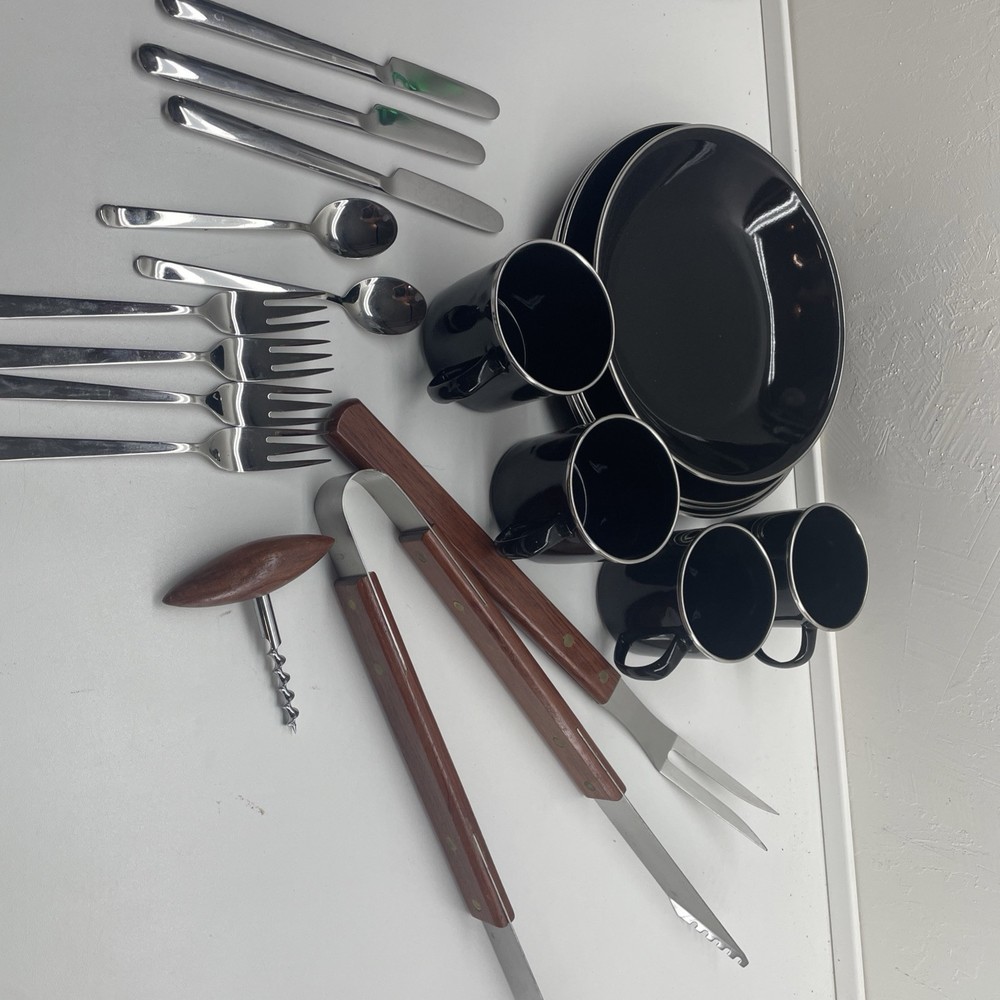 Field And Stream Camp dish set. Set Not Complete.