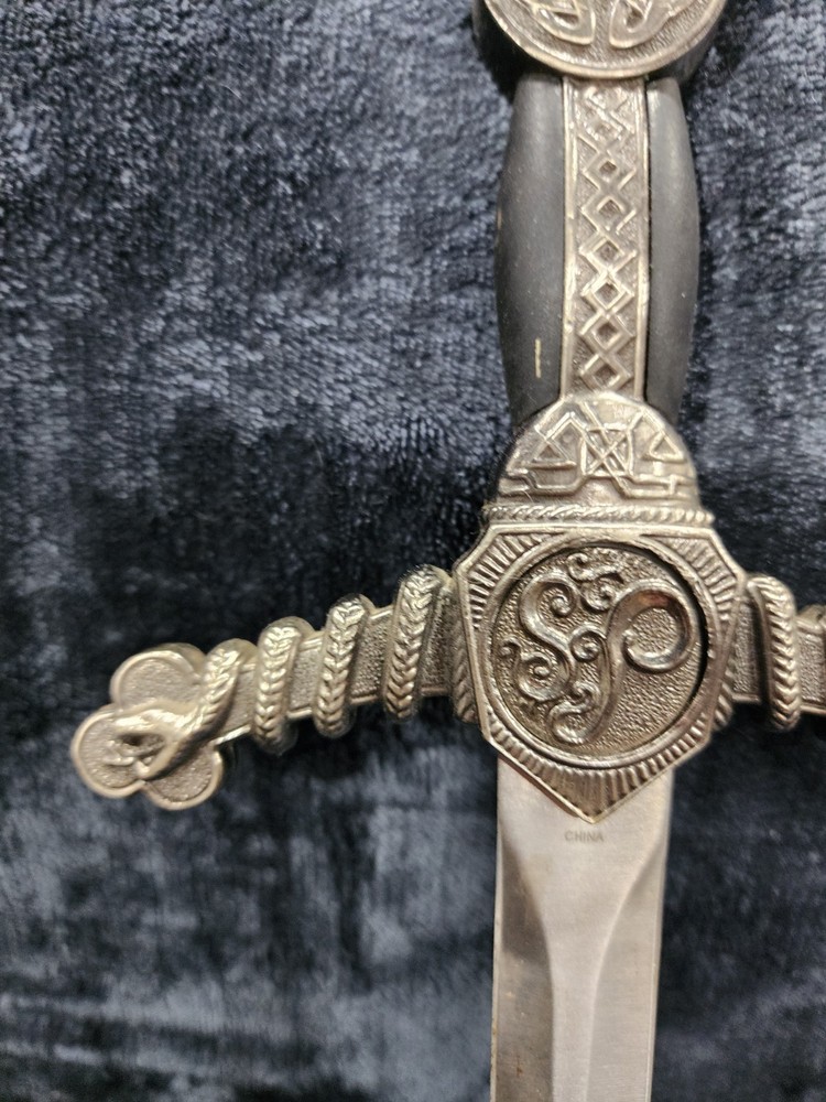 Celtic Knot Dagger martial arts swords