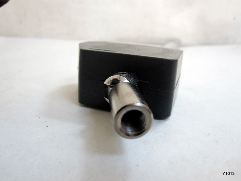 Pro No Scratch Tire Valve Stem Puller Installer Remover rubber contacts wheel