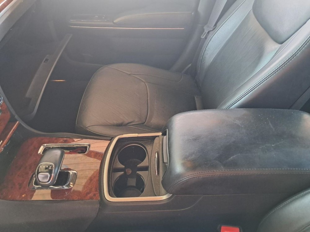 300 2014 Glove Box 4736785