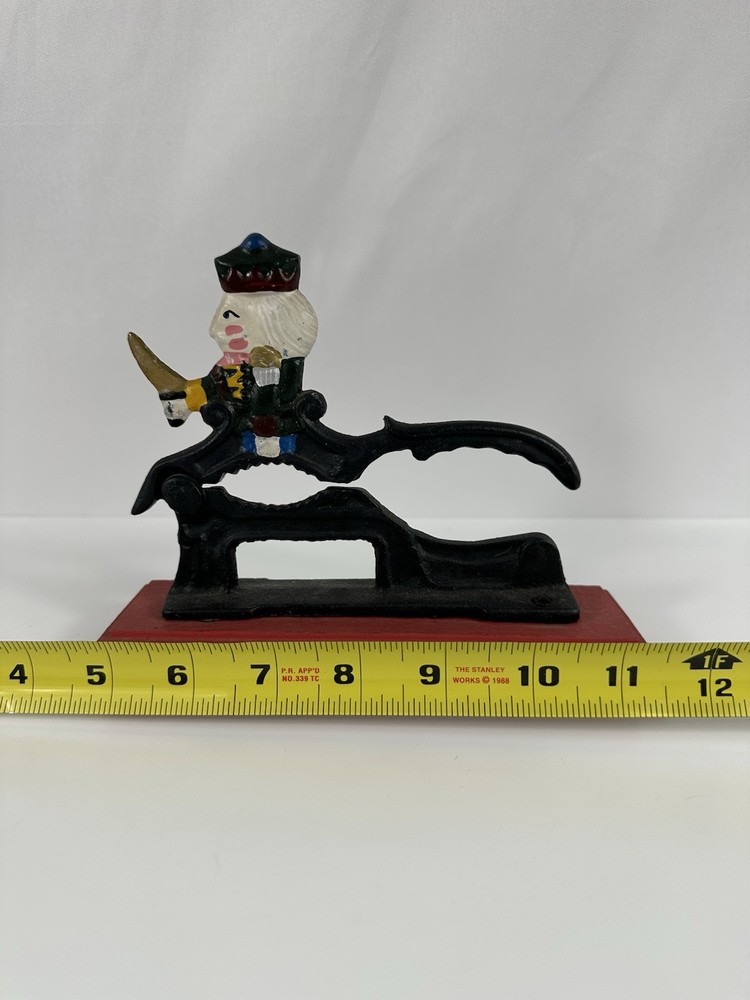 RARE VINTAGE NUTCRACKER CAST IRON NUT CRACKER