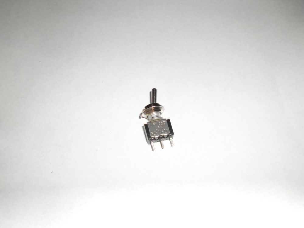 RAYTHEON NOS MST105D Miniature Toggle Switch New without Packaging