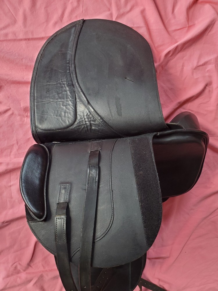 Ansur Classic Treeless Saddle Black Leather 17"