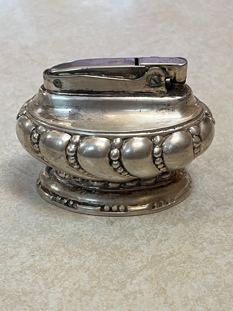 Vintage 1940's Ronson Crown Table Lighter - Silverplated