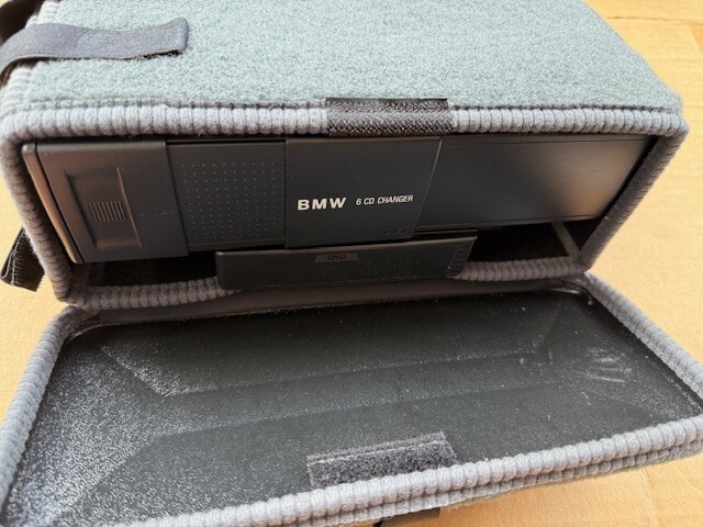 BMW 6 CD CHANGER MAGAZINE & CASE MINT