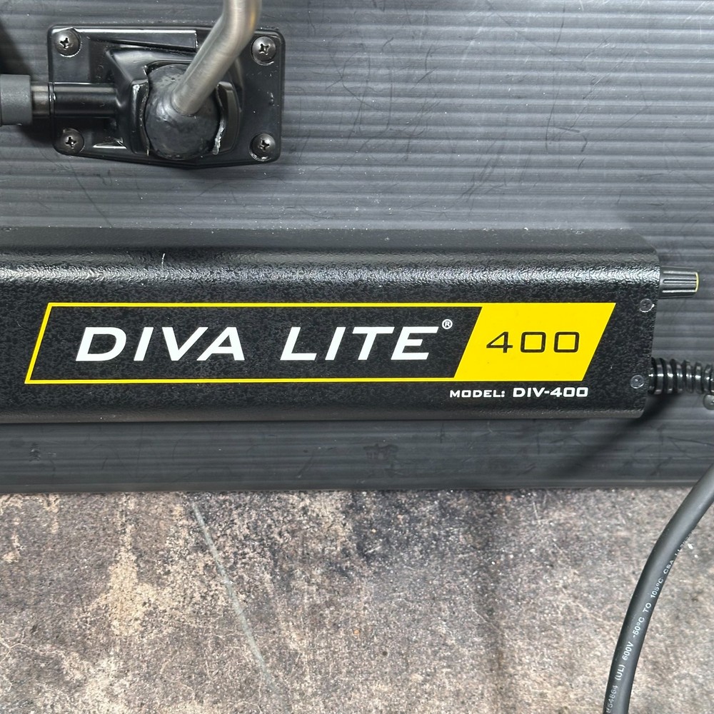 Kino Flo DIV-400 Diva Lite for Studio Lighting w/ Case