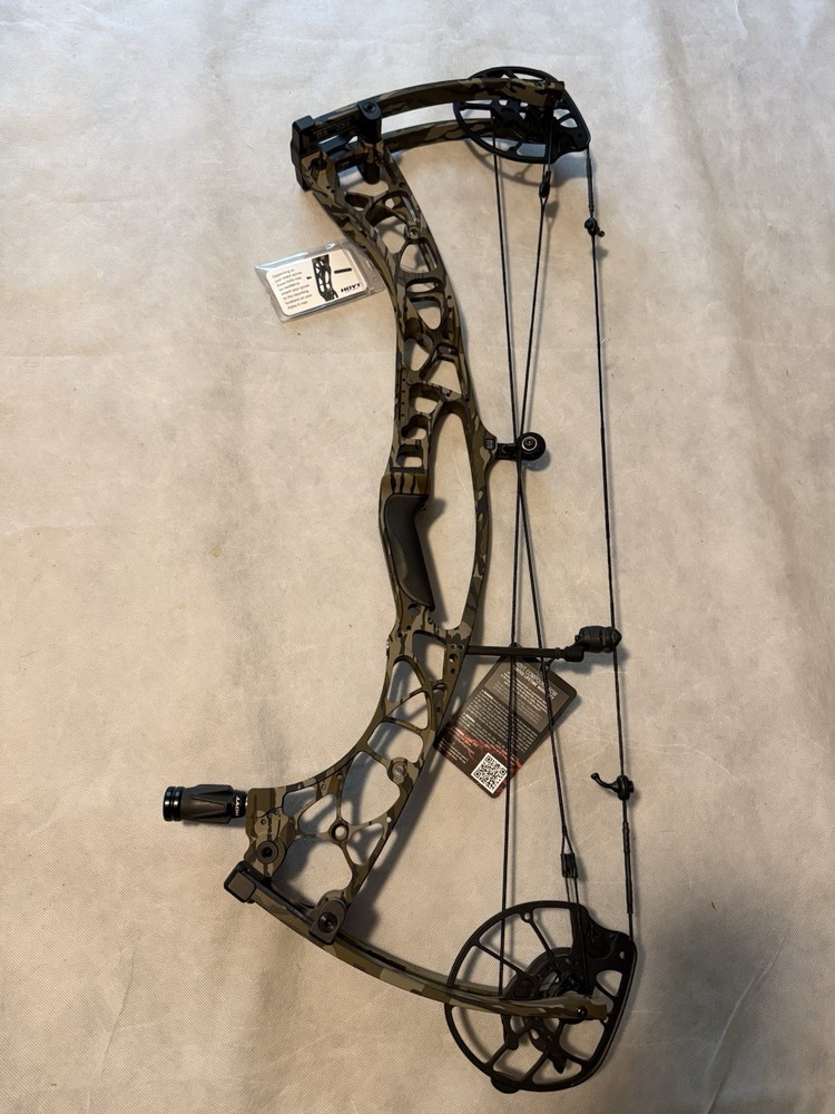 Hoyt AX2 32  60-70lbs  Right Hand