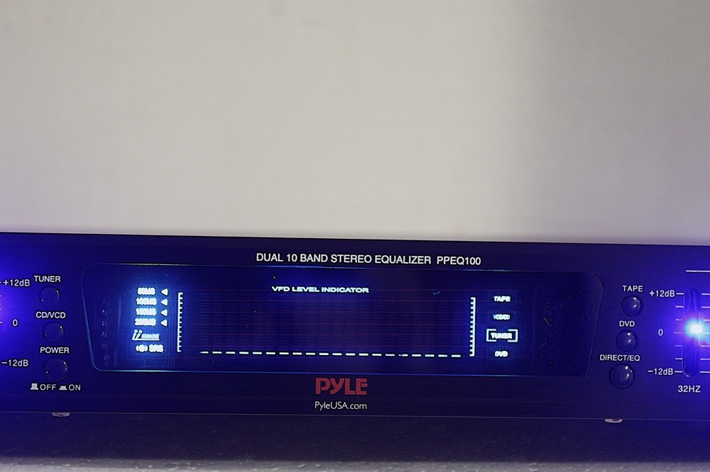 PYLE PPEQ100 GRAPHIC EQUALIZER - MULTIPLE INPUTS - NIB