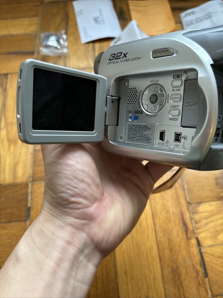 JVC Camera GR-D375U W Accessories READ DESCRIPTION