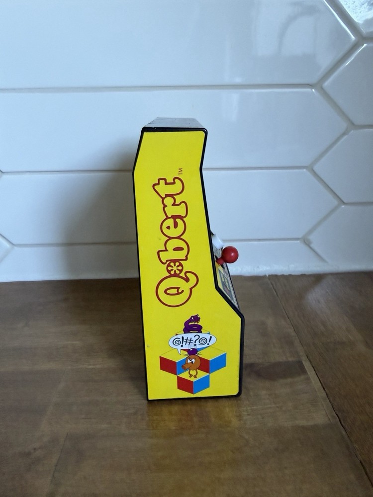 Q Bert By Basic Fun Arcade Classics - Retro Mini Arcade Game 2016 09549