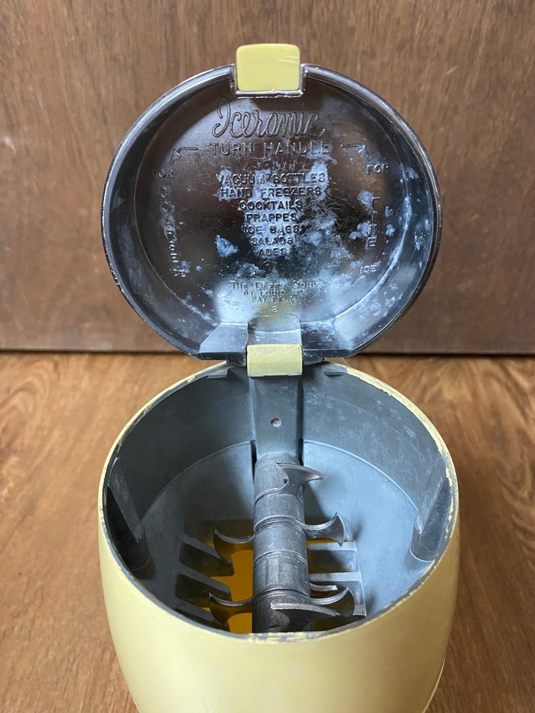 Dazey Retro Ice Crusher Yellow Rocket Iceramic 1950’s