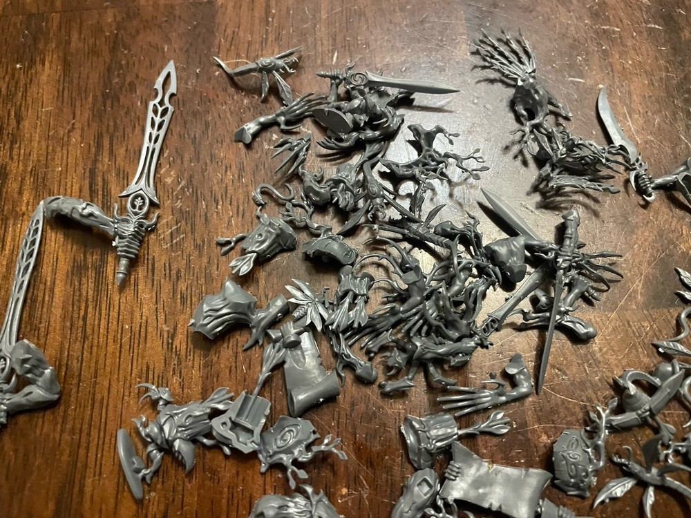 Sylvaneth - Kurnoth Hunters - Greatswords Arms Shoulders + Bits. S2￼